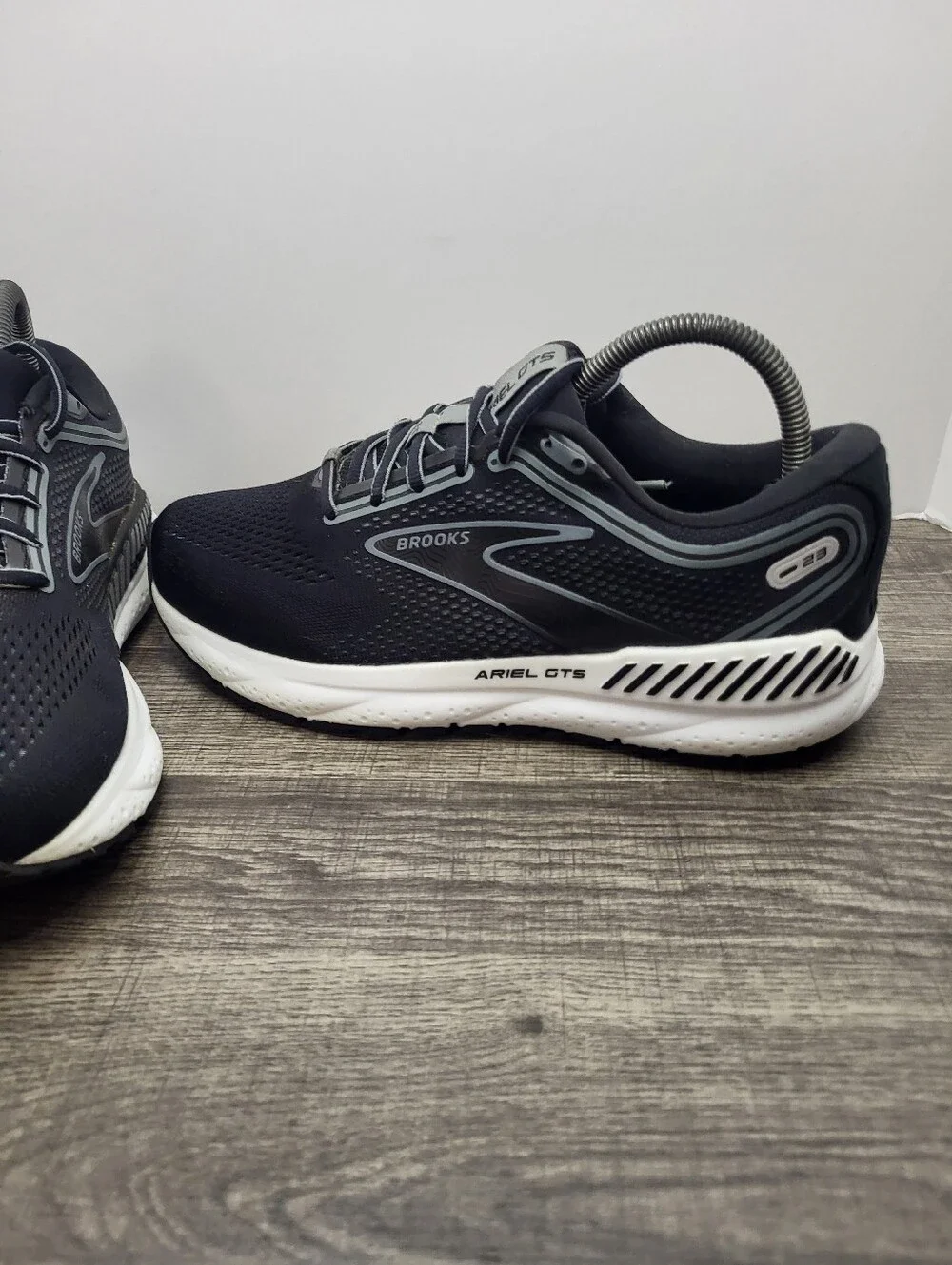 Brooks Ariel GTS 23 Women's Size 9 D Wide Black White Running Shoes